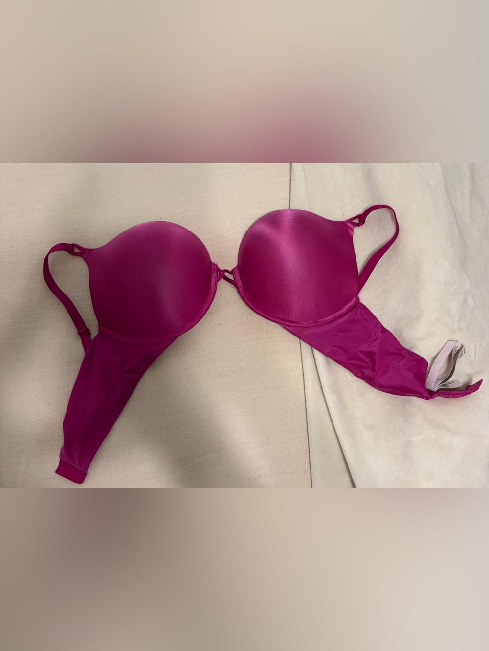 Victoria's Secret Smooth Bombshell Plunge Bra in Fuchsia